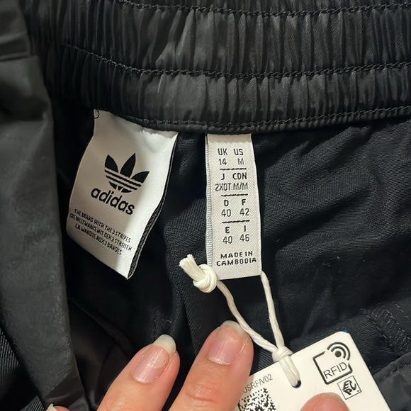 Adidas Relaxed Fit - Picture 3 of 4